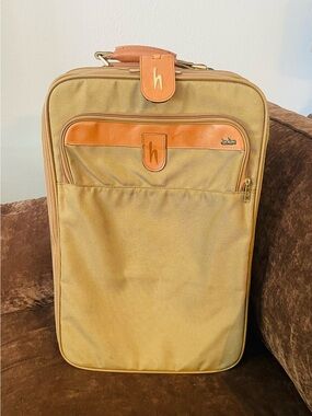 Hartmann 22” Rolling Luggage Carry on Suitcase